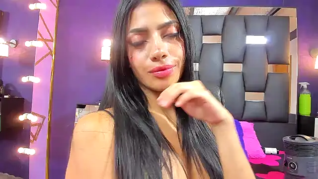 EMYCLARK01 live sex cam