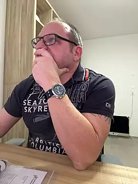 coupleLatinaLovers's cam snapshot