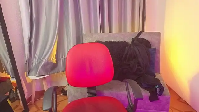 TiinaJonus_'s cam snapshot