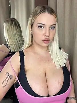 KilianaNoir live sex cam