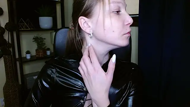 EmillyPlay live sex cam