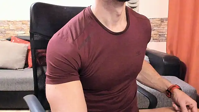 HotHunkTrainer live sex cam