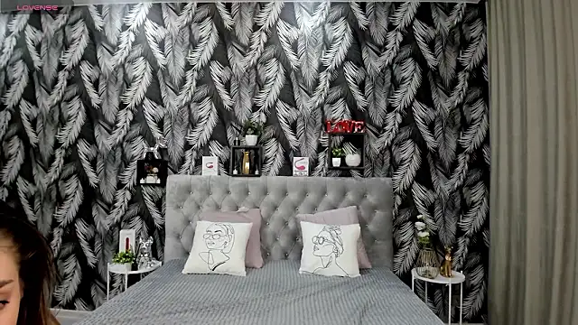 NicolleXPeach's cam snapshot