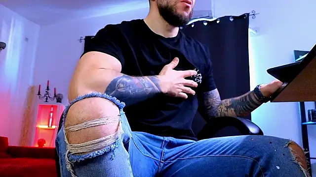 MightyAaron66 live sex cam