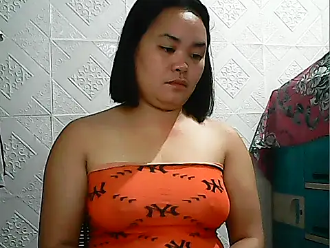 CreamyPussy4uxx's cam snapshot