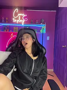 MyCutieBabe's cam snapshot