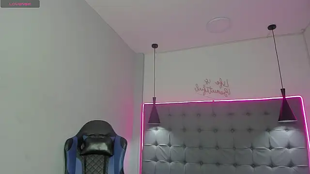 scarletcherry18 live sex cam