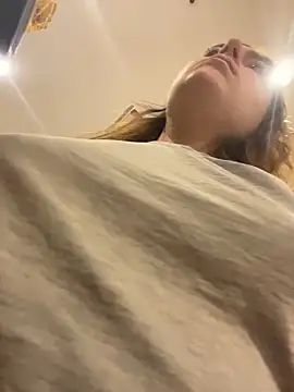 kate_nicepops999114's cam snapshot