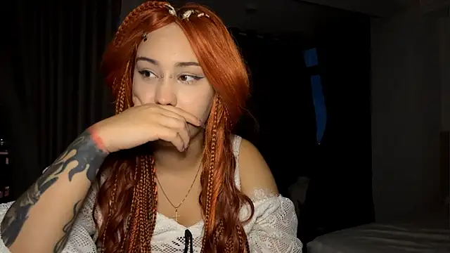 LuxureMia's cam snapshot