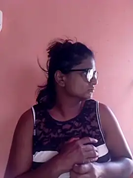 indianstrawberrylips4u's cam snapshot