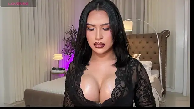Your_Majesty_Tyra live sex cam