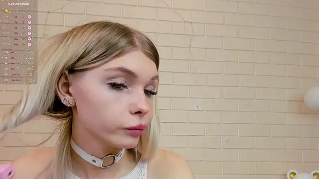 Blondy_Fina live sex cam