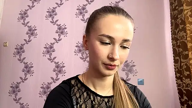 LacieHelaire's cam snapshot