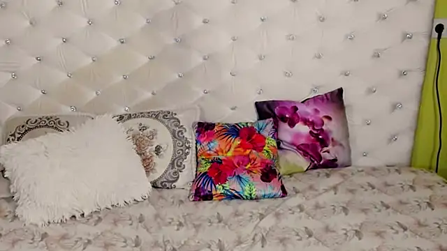 DoraMay live sex cam