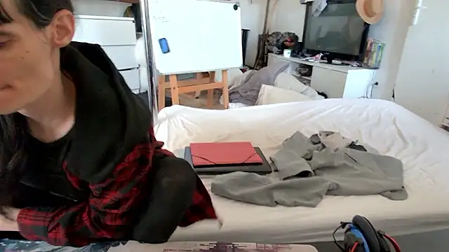 CeriseLapine live sex cam