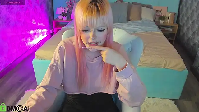 Mika_Vatashi's cam snapshot