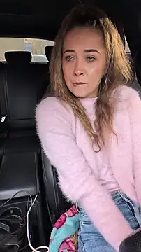 Risky_julia2330's cam snapshot