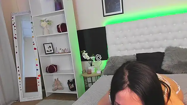 AdrianaCult's cam snapshot