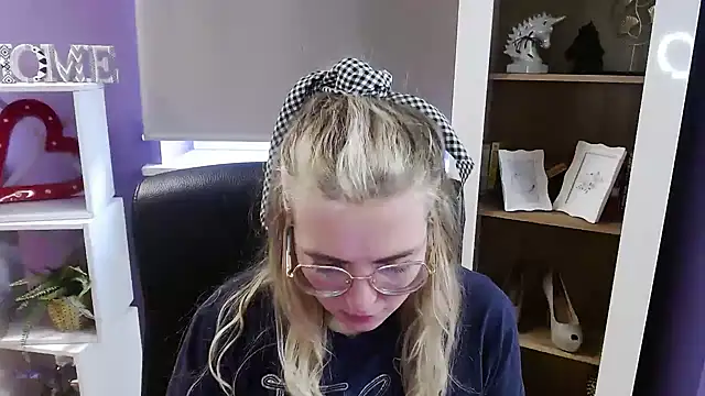 Zoey_Erotic's cam snapshot