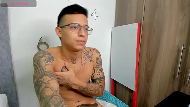 SIXXTOLOVE18 live sex cam