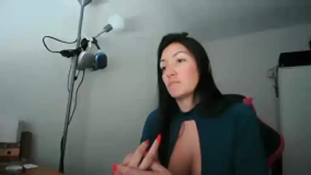 Yulian_Milf live sex cam