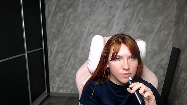 Reginasmilee live sex cam