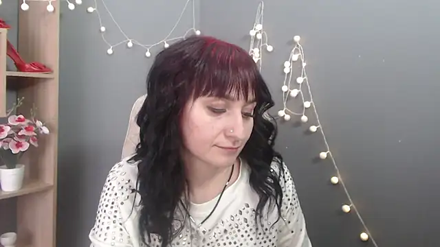 NinaFlawlees live sex cam