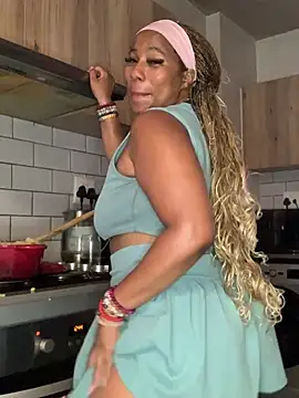 CurvyDesire1 live sex cam