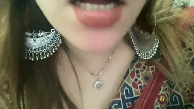 sassypooja live sex cam
