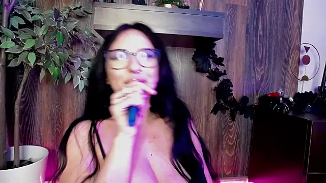 RavenFoxxy live sex cam