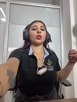 Nahomy_Benett live sex cam