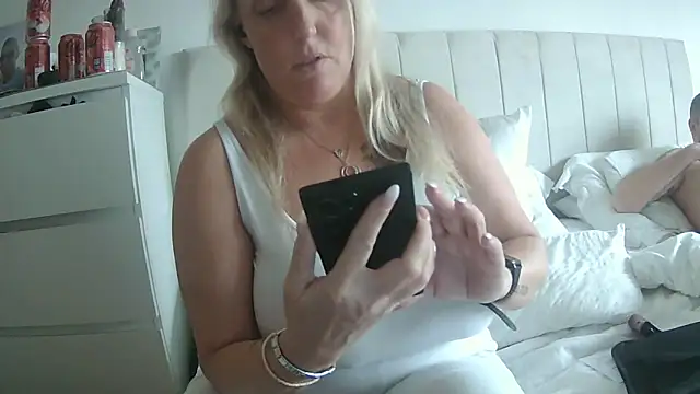 theblondecocklover live sex cam