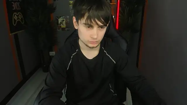 AlejandroEllias live sex cam