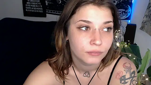 AlienforTwenty live sex cam