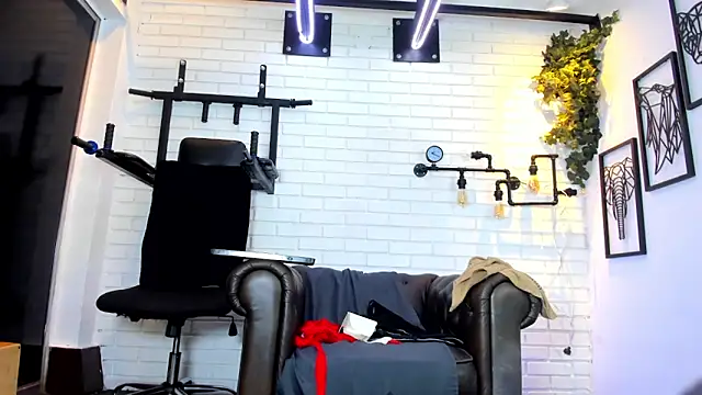 ItaloMoore's cam snapshot