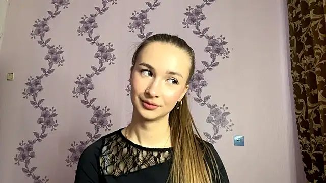 LacieHelaire's cam snapshot