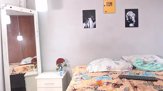 arianna_rossi11's cam snapshot