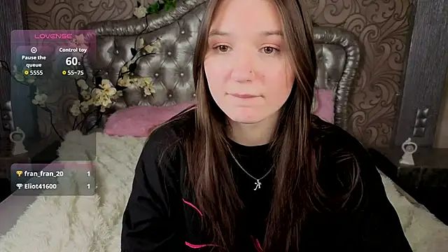 Raven_Crowe's cam snapshot