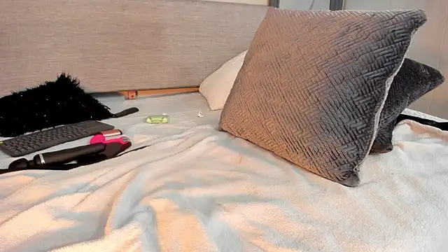 alicee_clark_'s cam snapshot