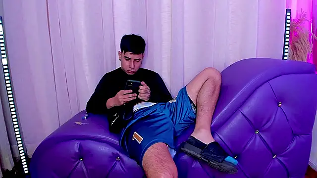 Yourslust_ live sex cam