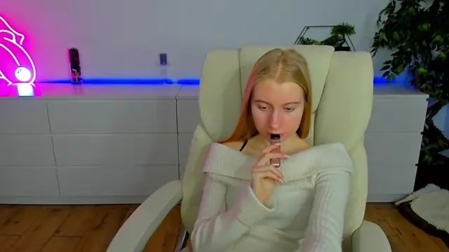 Alina_Blonde's cam snapshot