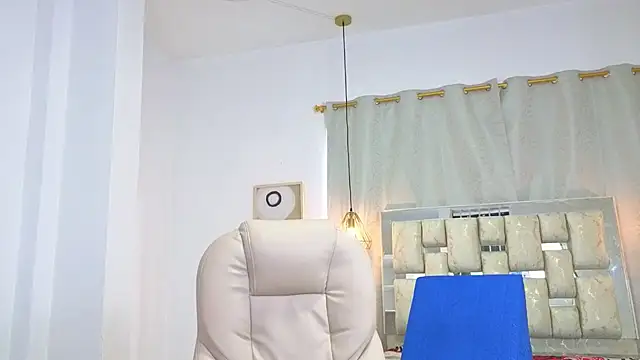 Vickymiller_'s cam snapshot