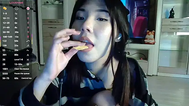 AprilOnilll live sex cam