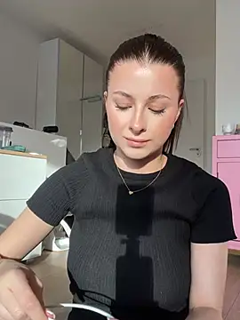 Mia-Minou live sex cam