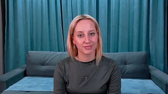 EmilyReyess's cam snapshot