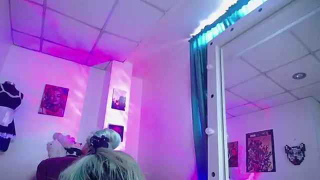 pom-purin live sex cam