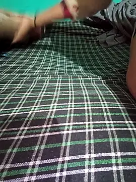 QWEEN7B's cam snapshot