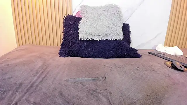 Valentinaliux_ live sex cam