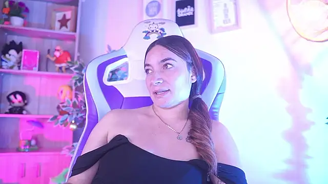 issa_monterrey_'s cam snapshot