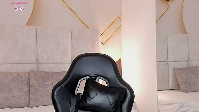 Megan-8 live sex cam